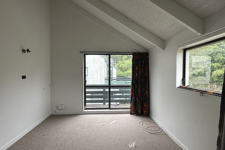 Photo of property in 1 Kim Street, Khandallah, Wellington, 6035