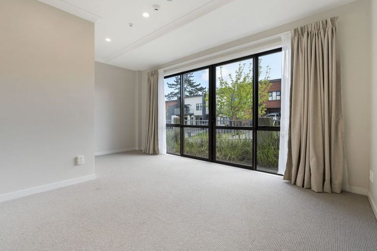 Photo of property in 2/132 Stancombe Road, Flat Bush, Auckland, 2016