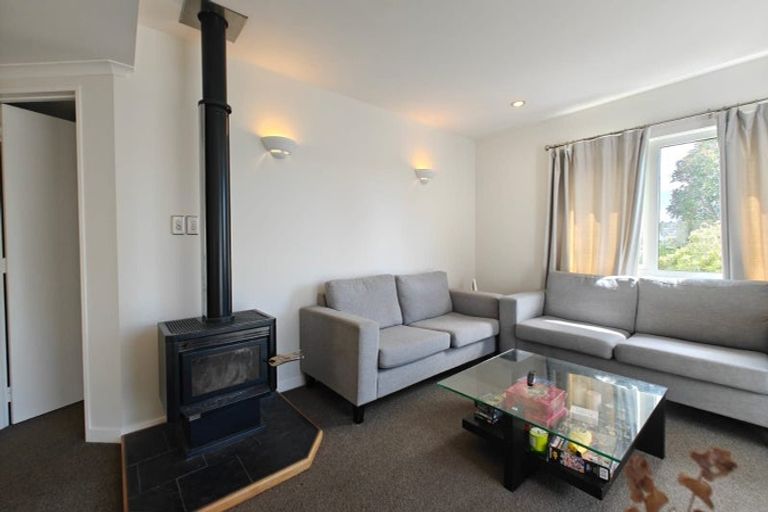 Photo of property in 31 Mandeville Place, Unsworth Heights, Auckland, 0632