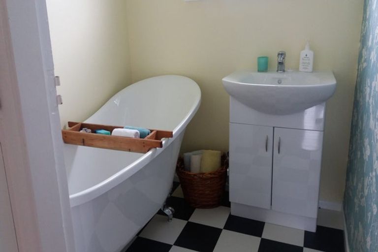 Photo of property in 86 Brandon Street, Featherston, 5710