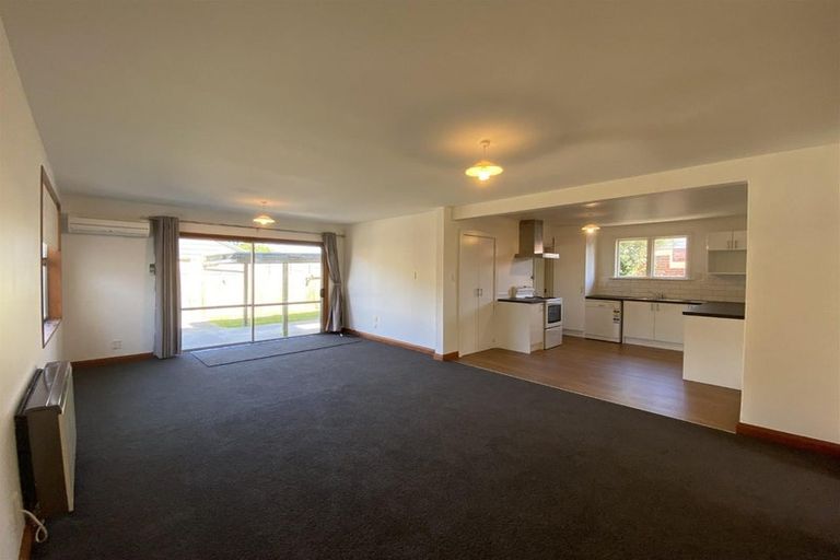 Photo of property in 32 Jennifer Street, Bryndwr, Christchurch, 8053