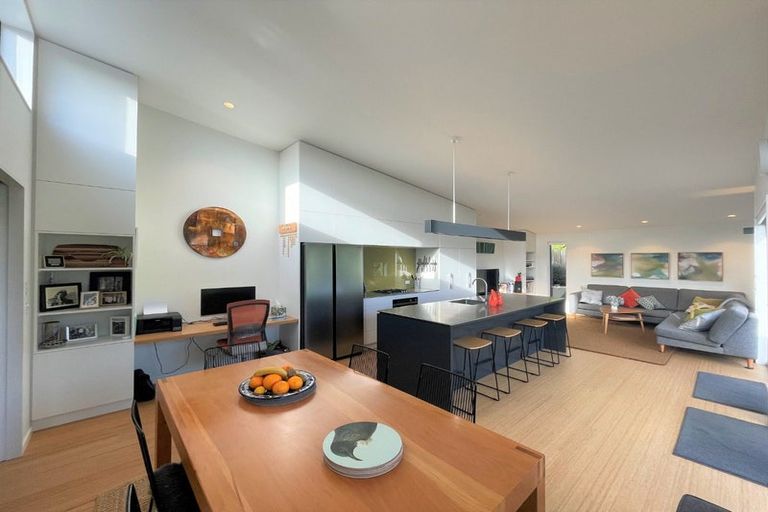 Photo of property in 137a Nevay Road, Miramar, Wellington, 6022