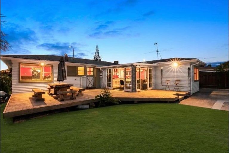 Photo of property in 127 Rowandale Avenue, Manurewa, Auckland, 2102