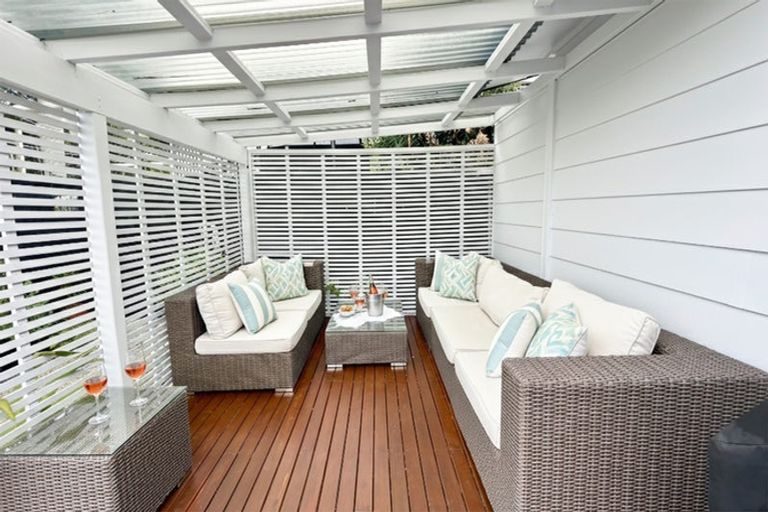 Photo of property in 16 Onetaunga Road, Chatswood, Auckland, 0626