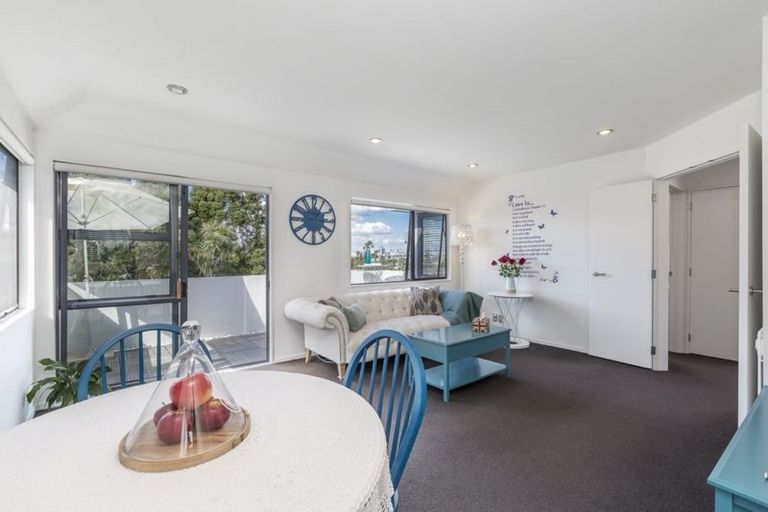 Photo of property in 6/12 Wernham Place, Northcote, Auckland, 0626