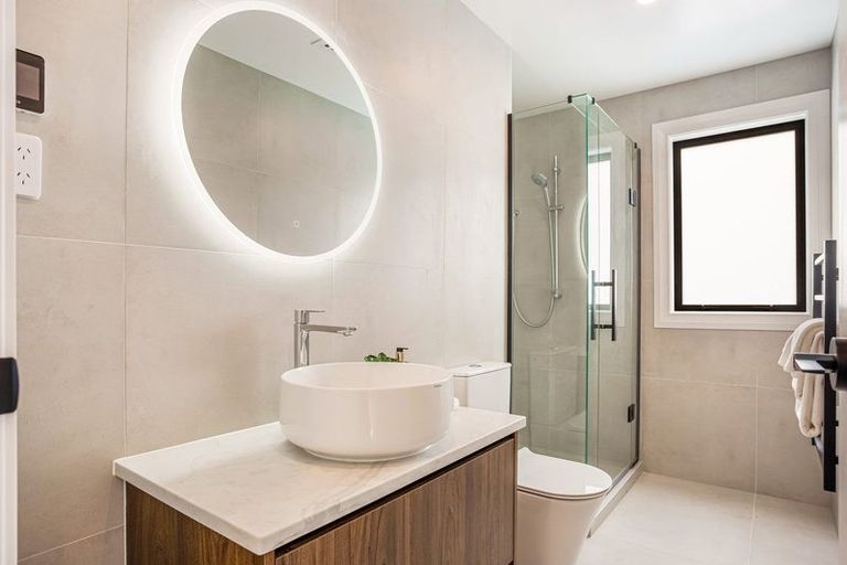 Photo of property in 40 Paparahi Place, Wainui, 0992