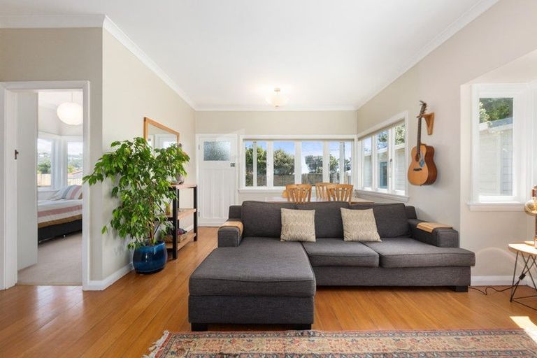 Photo of property in 19 Main Road, Titahi Bay, Porirua, 5022