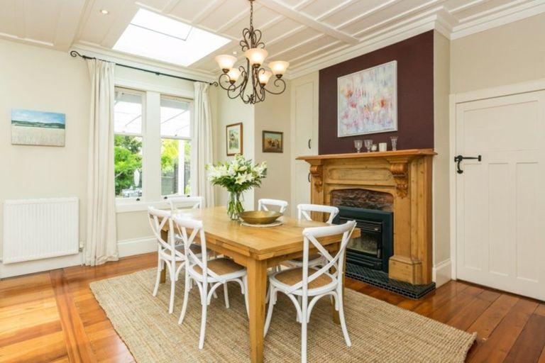 Photo of property in 2 Gillean Street, Havelock North, 4130