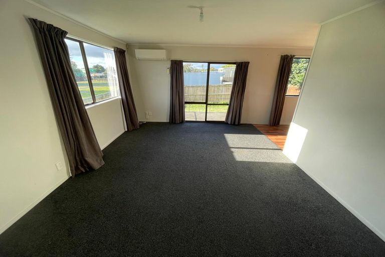 Photo of property in 1/27 Silver Creek Road, Weymouth, Auckland, 2103