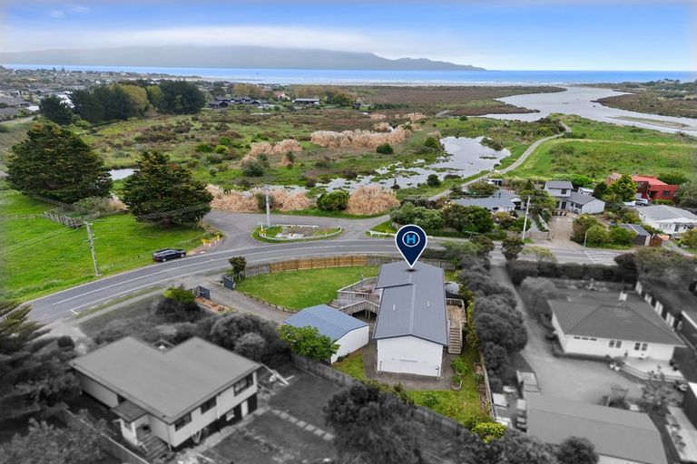Photo of property in 2 Makora Road, Otaihanga, Paraparaumu, 5036