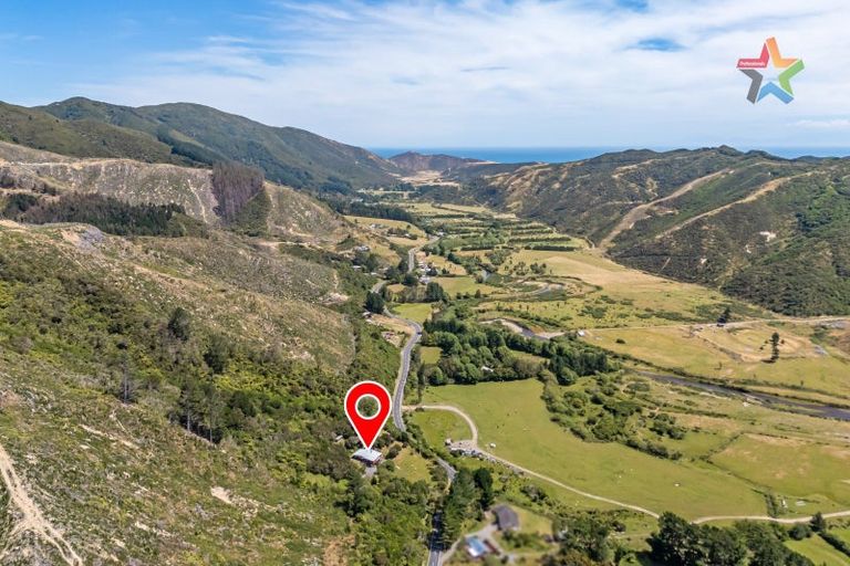 Photo of property in 1119 Coast Road, Wainuiomata Coast, Wainuiomata, 5373