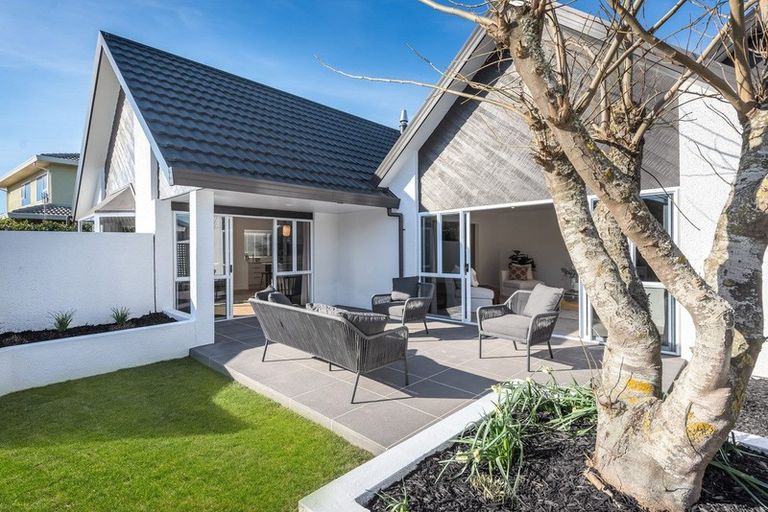 Photo of property in 27 Creese Place, Redwood, Christchurch, 8051