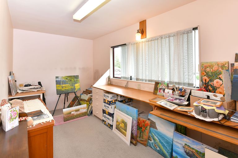 Photo of property in 27 Maygrove Drive, Orewa, 0931