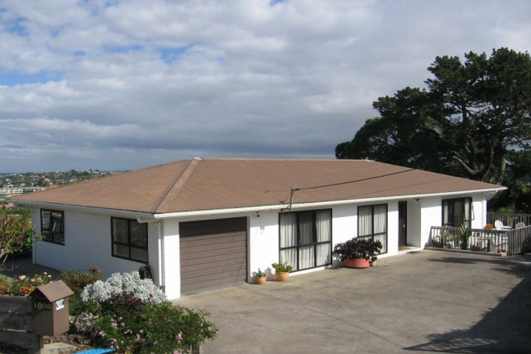 Photo of property in 1006 East Coast Road, Fairview Heights, Auckland, 0630