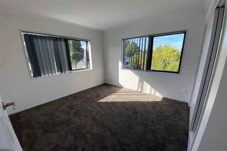 Photo of property in 9 Nagra Lane, Papakura, 2110