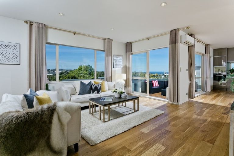 Photo of property in 8 Currey Crescent, Milford, Auckland, 0620