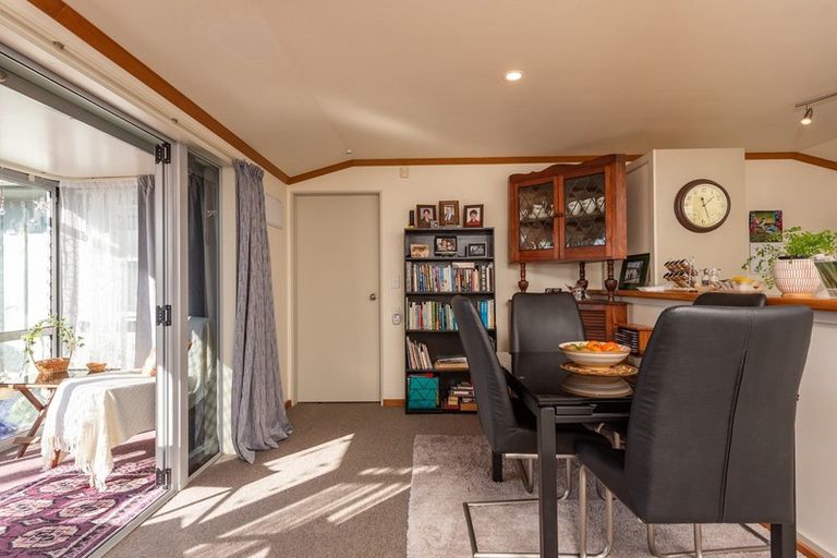 Photo of property in 2 Meadowvale Drive, Levin, 5510