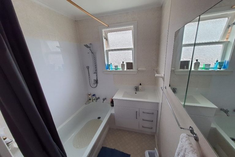 Photo of property in 30 Weybridge Crescent, Glen Innes, Auckland, 1072