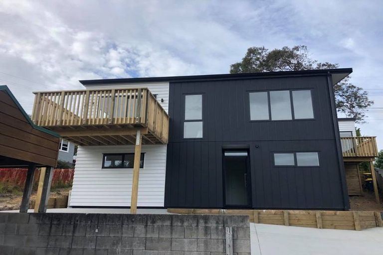 Photo of property in 89 Carlisle Road, Torbay, Auckland, 0632