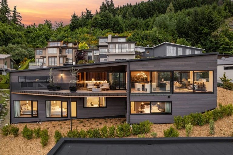 Photo of property in 1a Olivers Place, Queenstown, 9300