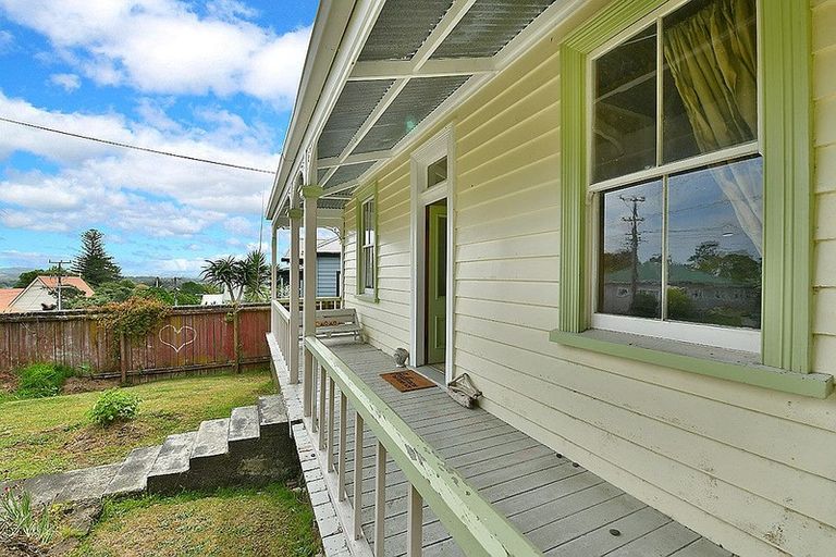 Photo of property in 14 Puriri Street, Helensville, 0800