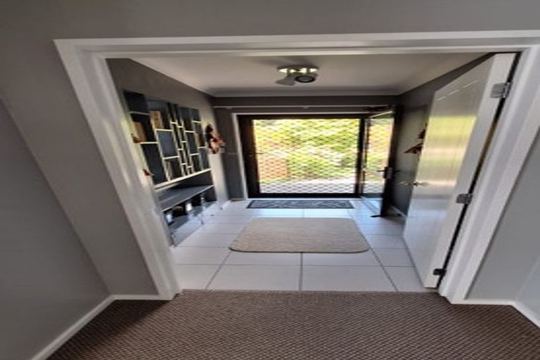 Photo of property in 22 Aragon Grove, Kingsley Heights, Upper Hutt, 5018