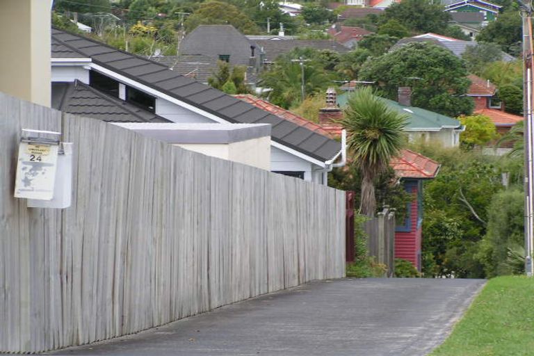 Photo of property in 2/24 Onepoto Road, Hauraki, Auckland, 0622