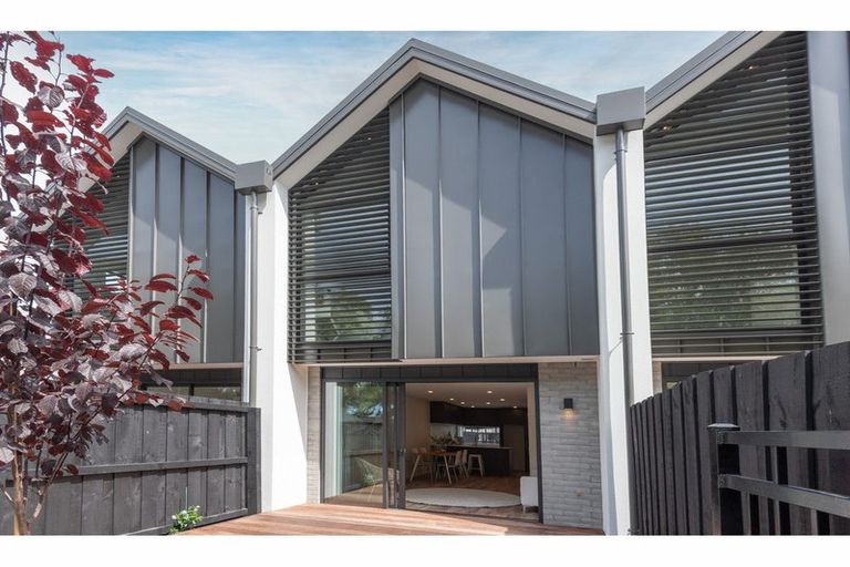 Photo of property in 2/77 Deans Avenue, Riccarton, Christchurch, 8011