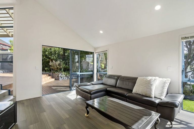 Photo of property in 11 Wilmington Place, Forrest Hill, Auckland, 0620