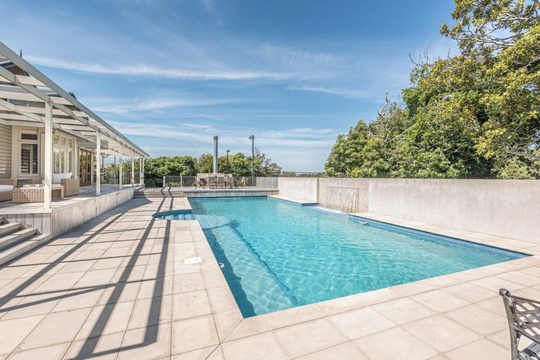 Photo of property in 2 Eaton Crescent, Otamatea, Whanganui, 4500