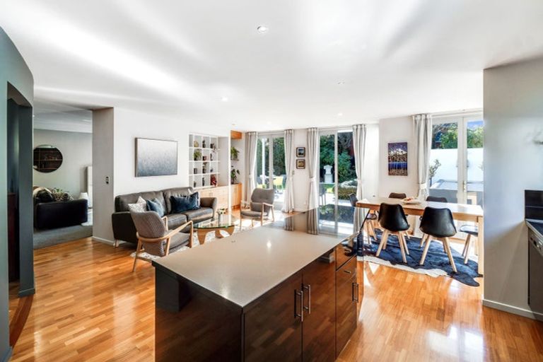 Photo of property in 32 Kilmarnock Street, Riccarton, Christchurch, 8011