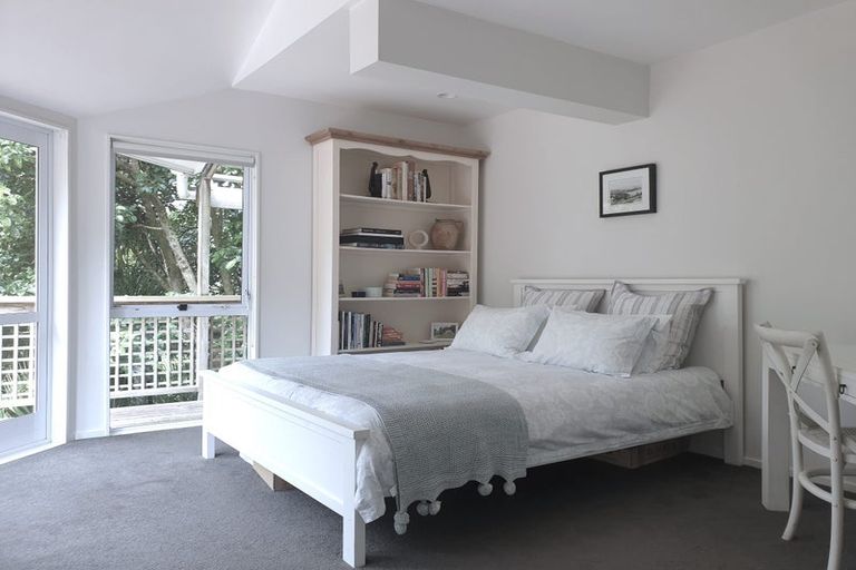 Photo of property in 6 Mollyhawk Place, Birkenhead, Auckland, 0626