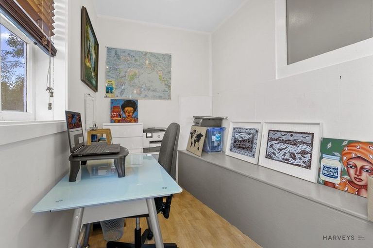 Photo of property in 1 Bush Road, Waiatarua, Auckland, 0604