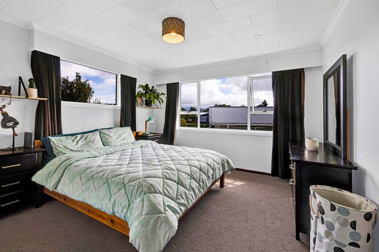 Photo of property in 18 Oberon Street, Stratford, 4332