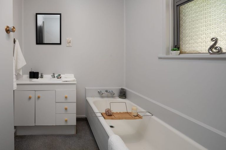 Photo of property in 25 Suffolk Street, Picton, 7220