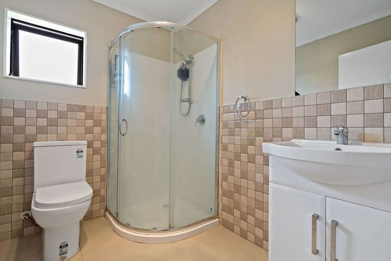 Photo of property in 39 Patts Avenue, Glendene, Auckland, 0602