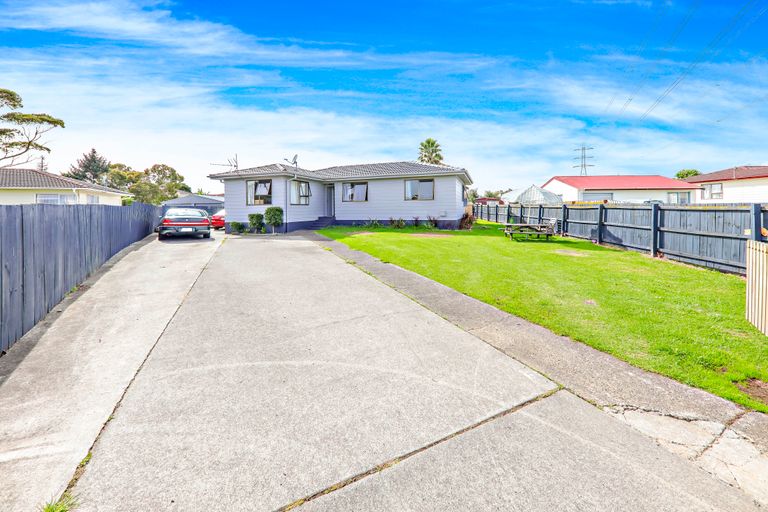 Photo of property in 14 Treviso Place, Clover Park, Auckland, 2023