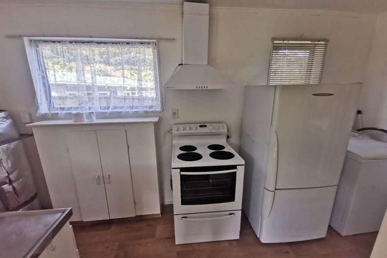 Photo of property in 42 Kamahi Street, Stokes Valley, Lower Hutt, 5019