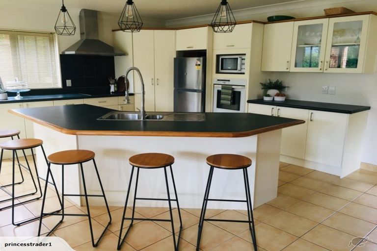 Photo of property in 9 Dallinger Street, St Andrews, Hamilton, 3200