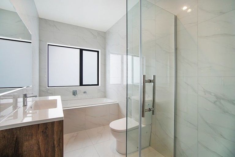 Photo of property in 2 Kakabeak Way, Takanini, 2110