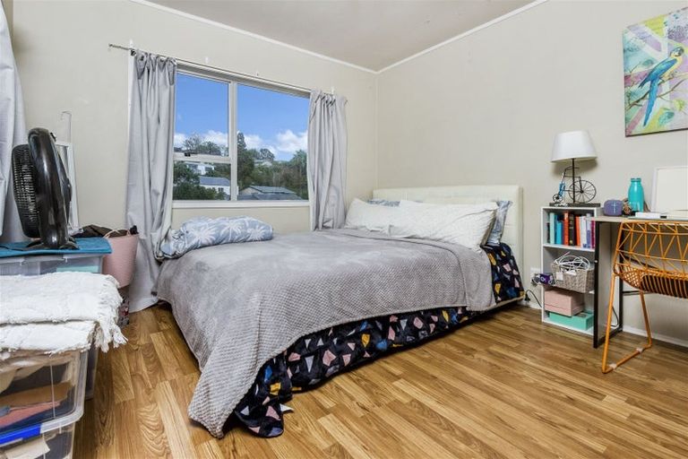 Photo of property in 12 Cypress Place, Sunnynook, Auckland, 0620