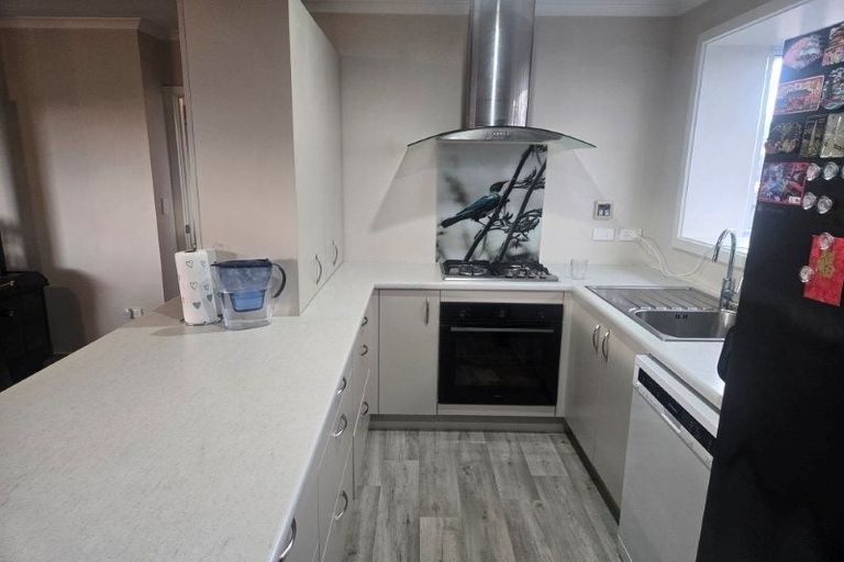 Photo of property in 41 Mortlake Street, Islington, Christchurch, 8042