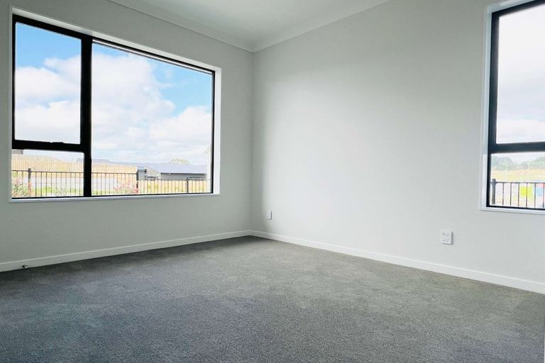 Photo of property in 40 Kotuitui Drive, Wainui, 0992