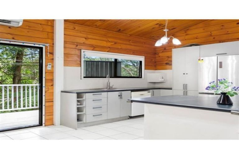 Photo of property in 41 Ridgewood Crescent, Birkenhead, Auckland, 0626