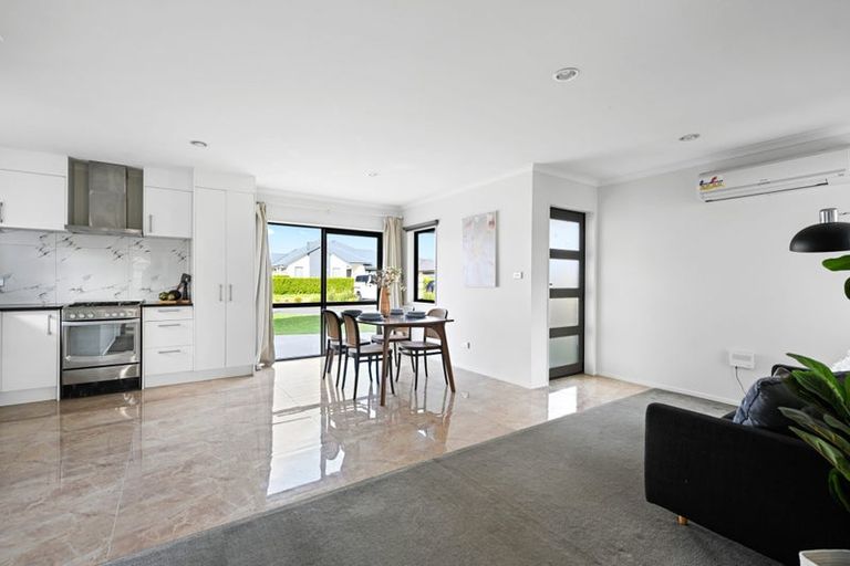 Photo of property in 2 Capricorn Place, Rototuna North, Hamilton, 3210