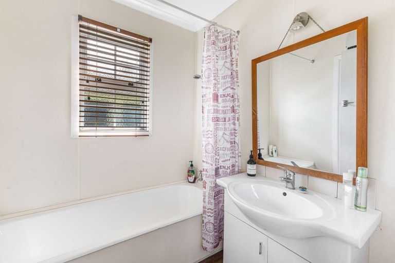 Photo of property in 21 Portia Street, Stratford, 4332