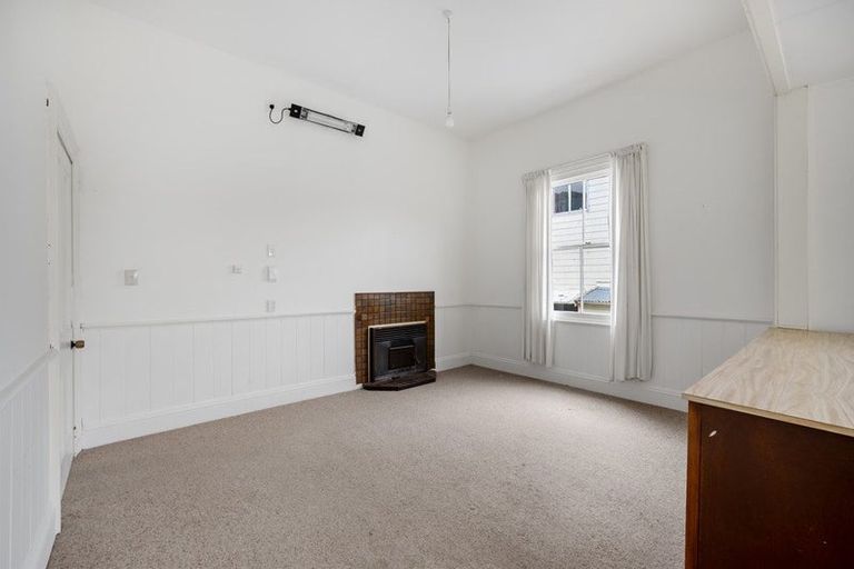 Photo of property in 21 Exeter Street, Lyttelton, 8082