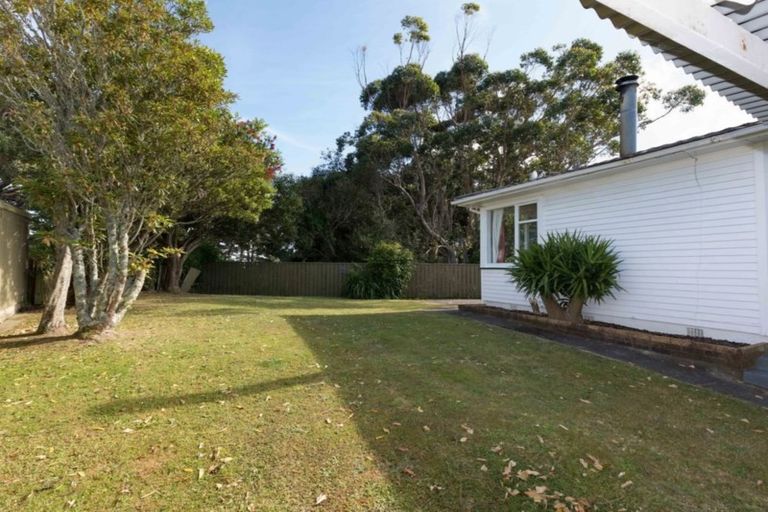 Photo of property in 3 Swansea Street, Cannons Creek, Porirua, 5024