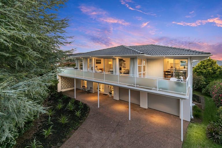 Photo of property in 4 Kerrymaria Place, Hillcrest, Auckland, 0627