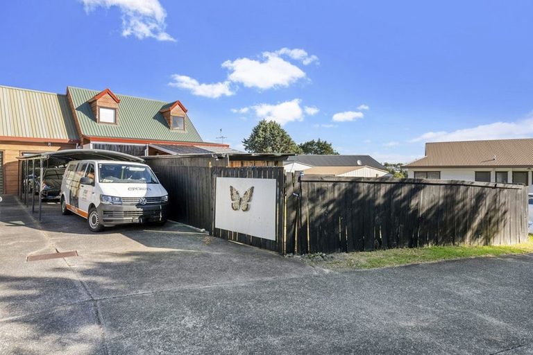 Photo of property in 2/8 Leven Lane, Totara Heights, Auckland, 2105